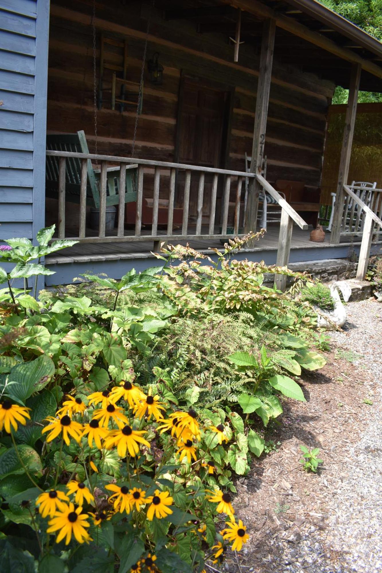 Restored1850S Log Cabin, With Gazebo And Gardens! 1 Mile To Downtown Weaverville Exterior photo